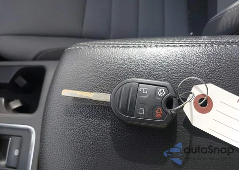 2017 Ford Escape S z USA, uszkodzony, nr VIN 1FMCU0F75HUD24633